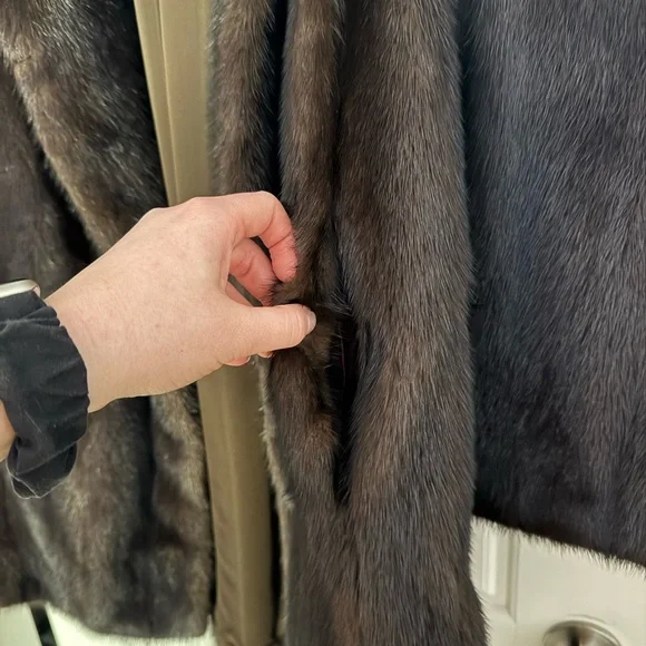 Rosendorf/Evans Brown Fur Coat - Picture 4 of 4